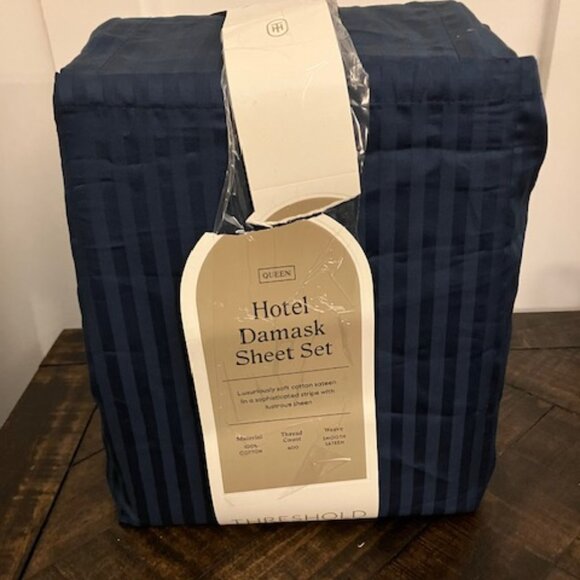 Open Box - Threshold Signature - Flat Sheet and Pillow Cases Only - Picture 4 of 5